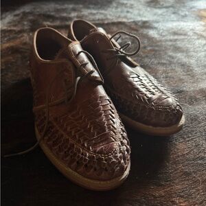 Men's Brown Woven Leather Lace-Up Shoes
